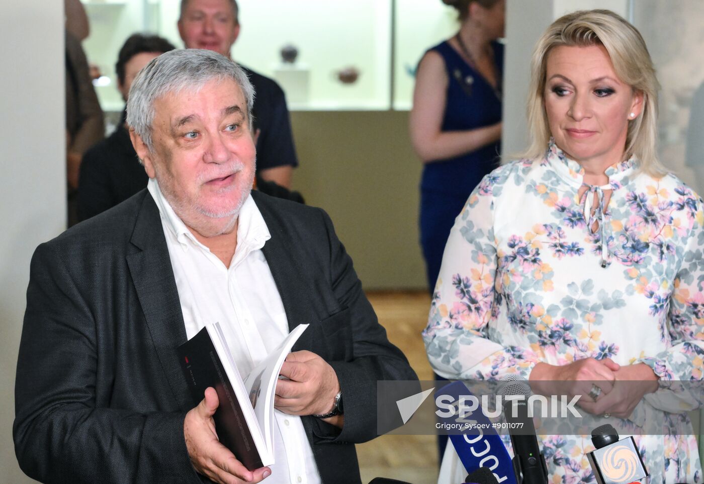 Russia Yixing Pottery Exhibition