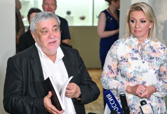 Russia Yixing Pottery Exhibition