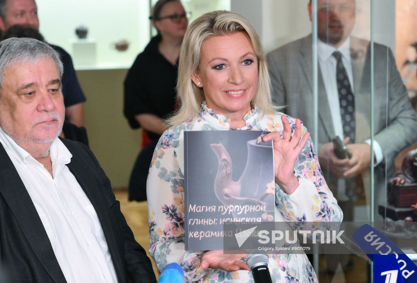 Russia Yixing Pottery Exhibition