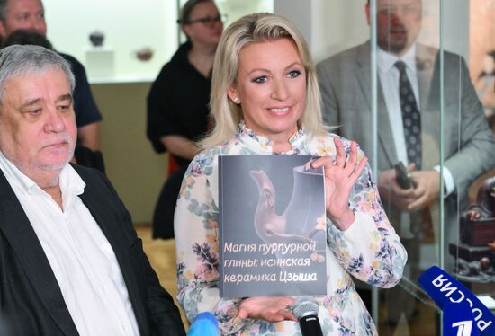 Russia Yixing Pottery Exhibition