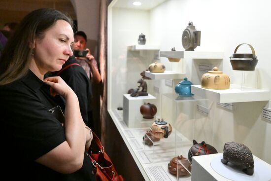 Russia Yixing Pottery Exhibition
