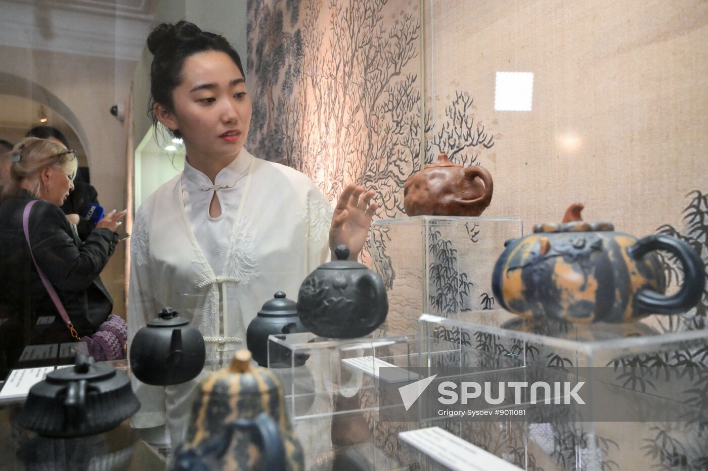 Russia Yixing Pottery Exhibition