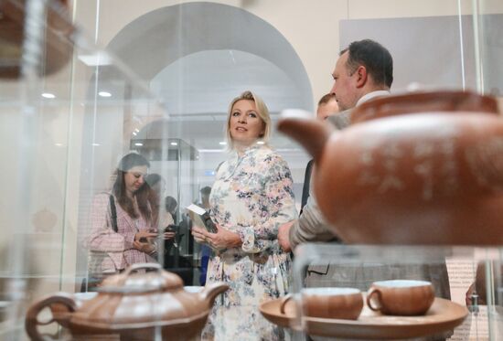 Russia Yixing Pottery Exhibition
