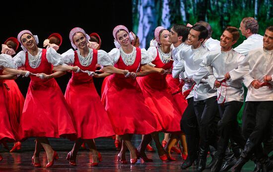 Russia Entertainment Moiseyev Folk Dance Ensemble