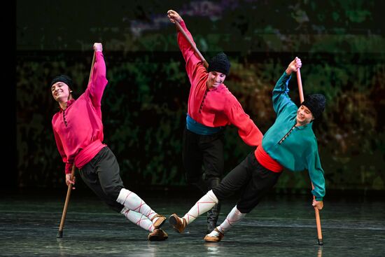 Russia Entertainment Moiseyev Folk Dance Ensemble