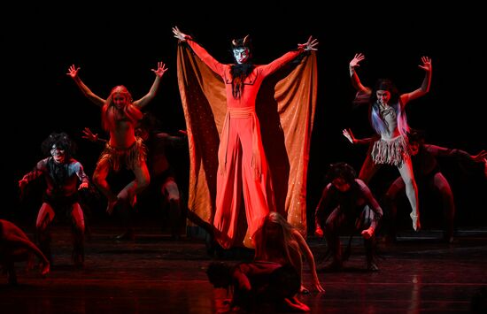 Russia Entertainment Moiseyev Folk Dance Ensemble