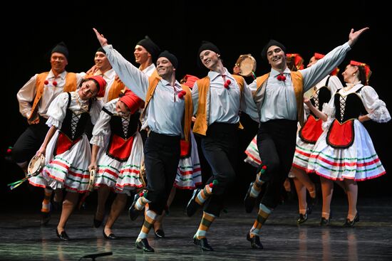 Russia Entertainment Moiseyev Folk Dance Ensemble