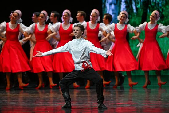 Russia Entertainment Moiseyev Folk Dance Ensemble