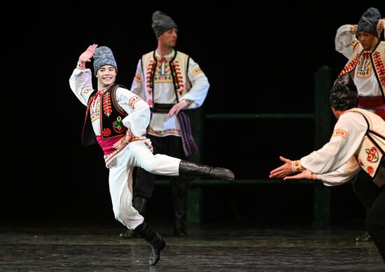 Russia Entertainment Moiseyev Folk Dance Ensemble