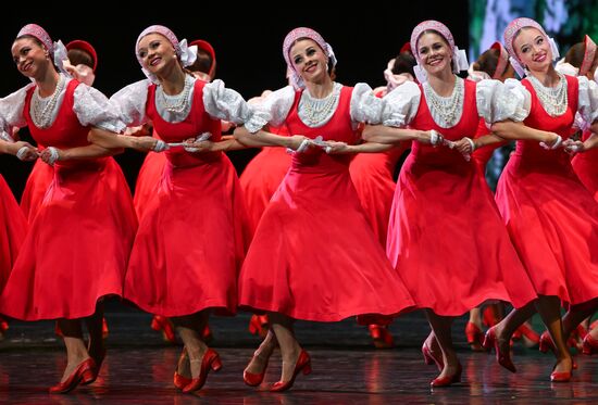 Russia Entertainment Moiseyev Folk Dance Ensemble