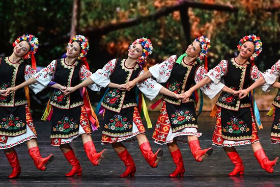 Russia Entertainment Moiseyev Folk Dance Ensemble