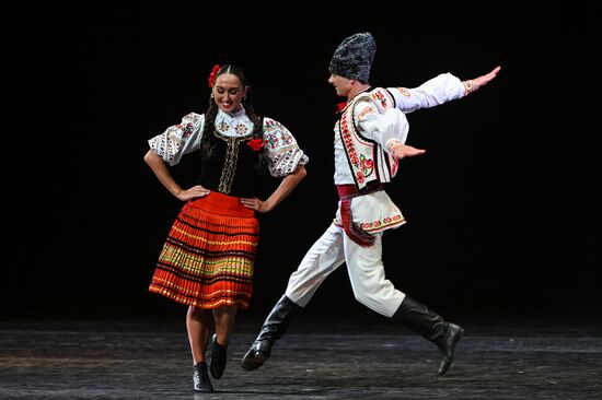 Russia Entertainment Moiseyev Folk Dance Ensemble
