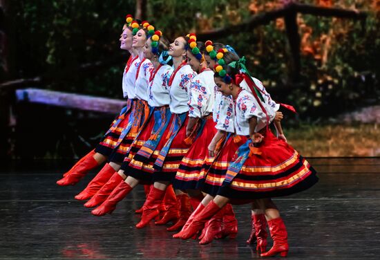 Russia Entertainment Moiseyev Folk Dance Ensemble