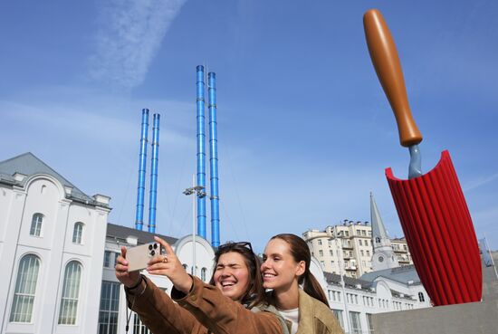 Russia Contemporary Art Plantoir Sculpture