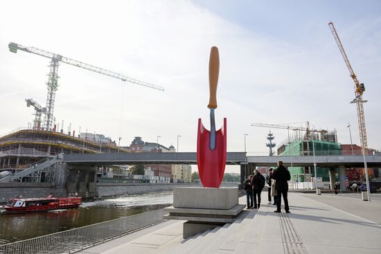 Russia Contemporary Art Plantoir Sculpture