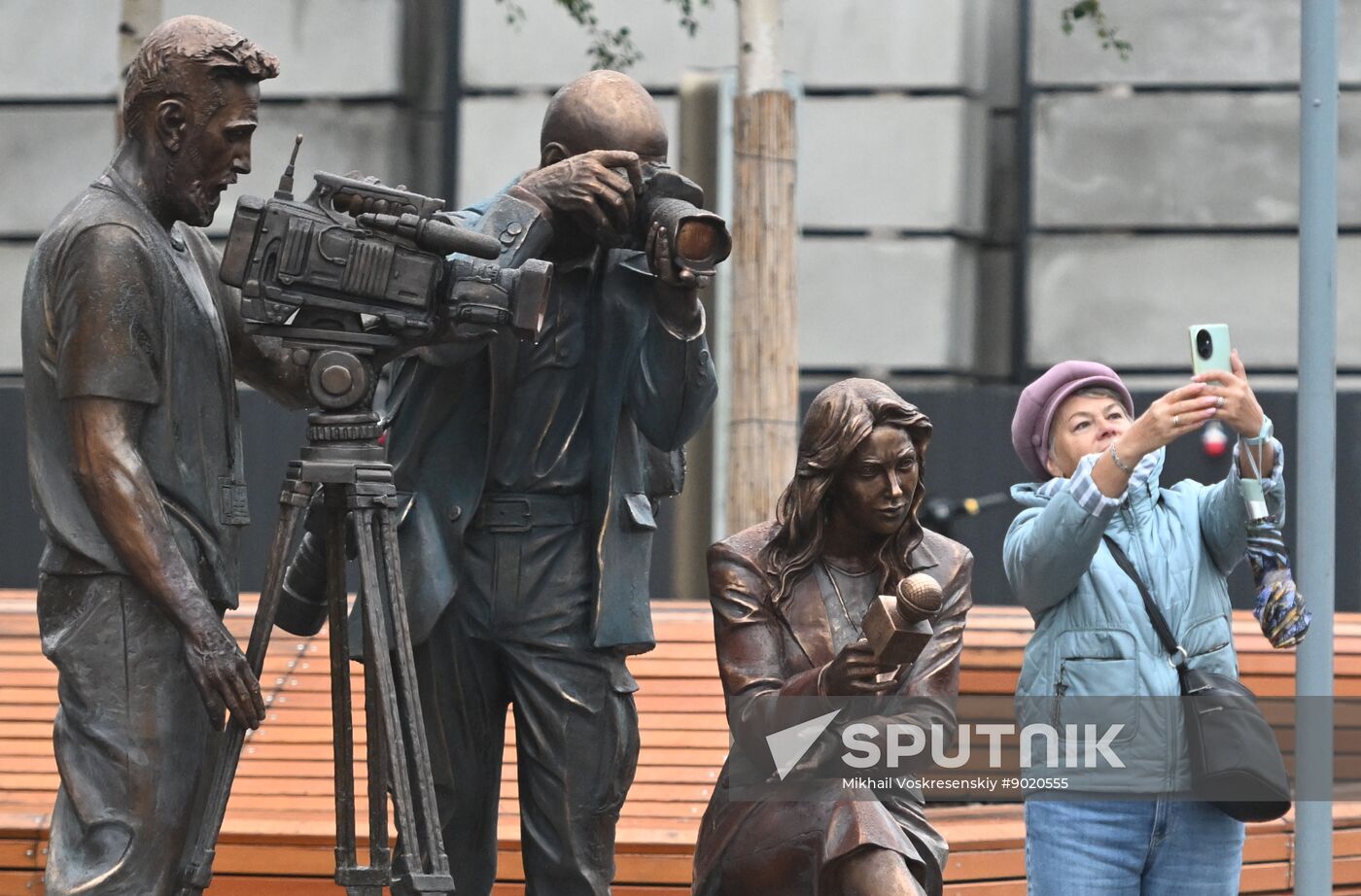 Russia Journalists Sculpture