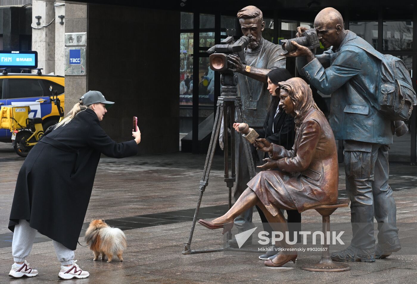 Russia Journalists Sculpture