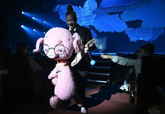 Russia Theatre Three Little Pigs