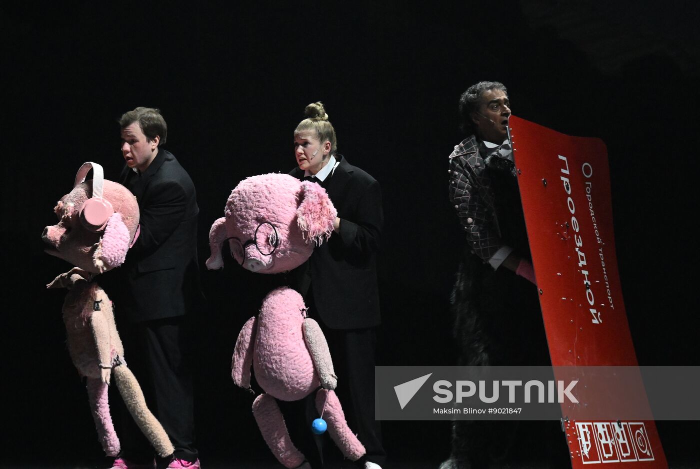 Russia Theatre Three Little Pigs