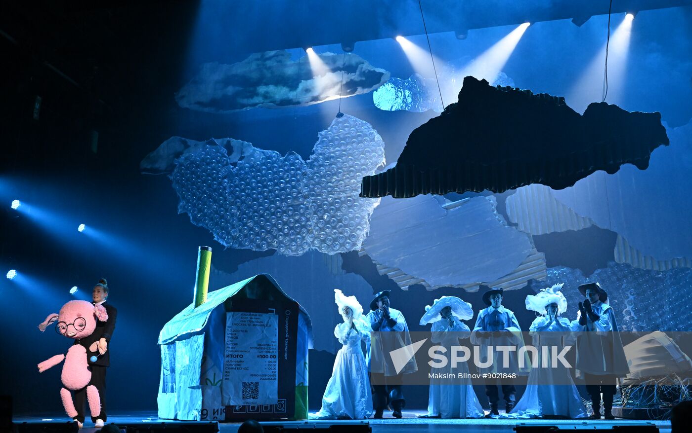 Russia Theatre Three Little Pigs