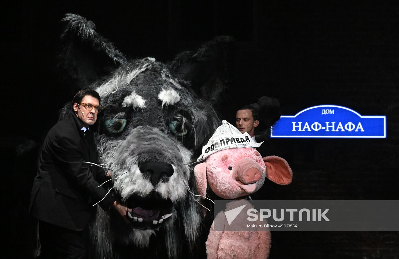 Russia Theatre Three Little Pigs