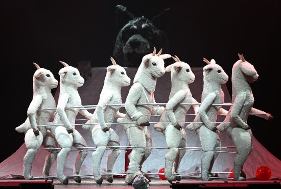 Russia Theatre Three Little Pigs