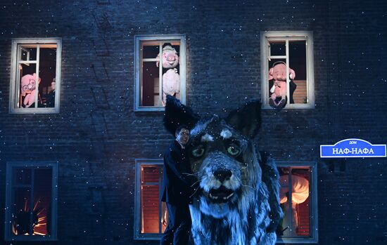 Russia Theatre Three Little Pigs