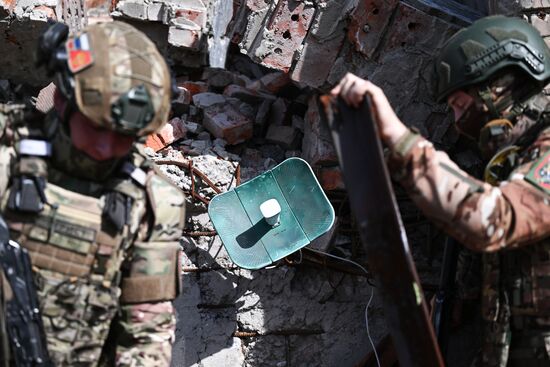 Russia Ukraine Military Operation Signal Unit