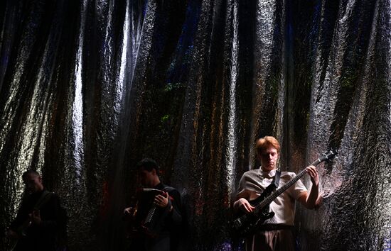 Russia Theatre Youth Will Forgive Everything