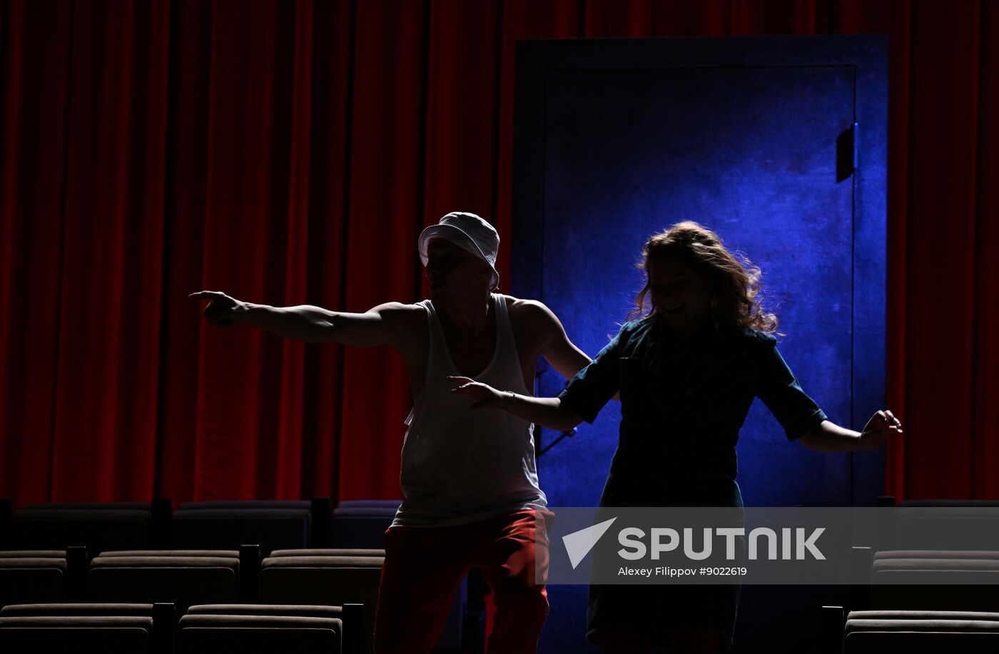 Russia Theatre Youth Will Forgive Everything