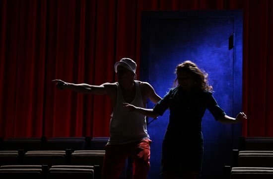 Russia Theatre Youth Will Forgive Everything