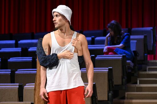Russia Theatre Youth Will Forgive Everything