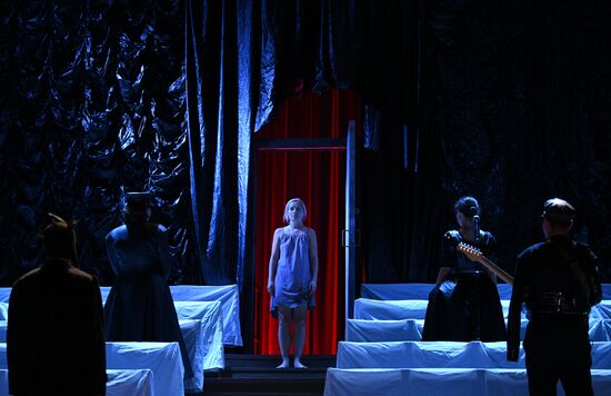 Russia Theatre Youth Will Forgive Everything