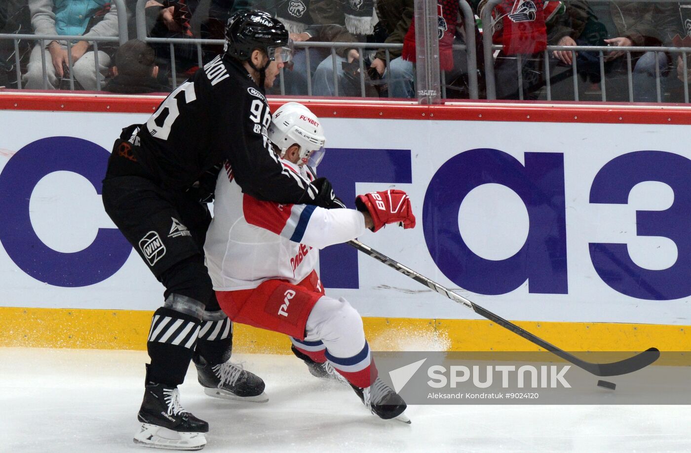 Russia Ice Hockey Kontinental League Traktor - Lokomotiv
