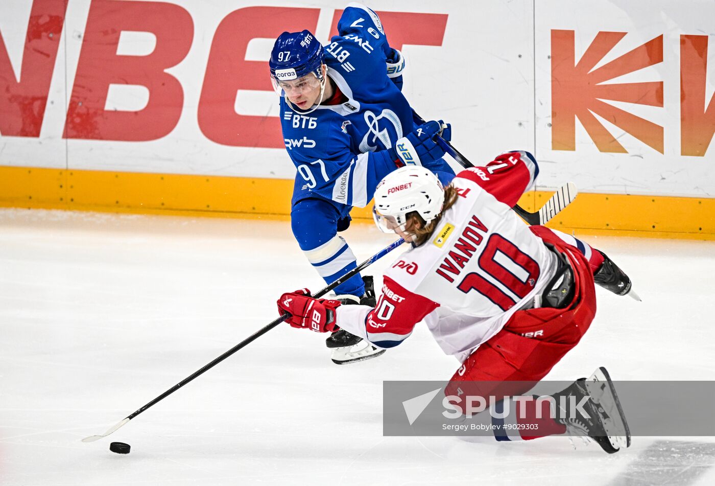 Russia Ice Hockey Kontinental League Dynamo - Lokomotiv