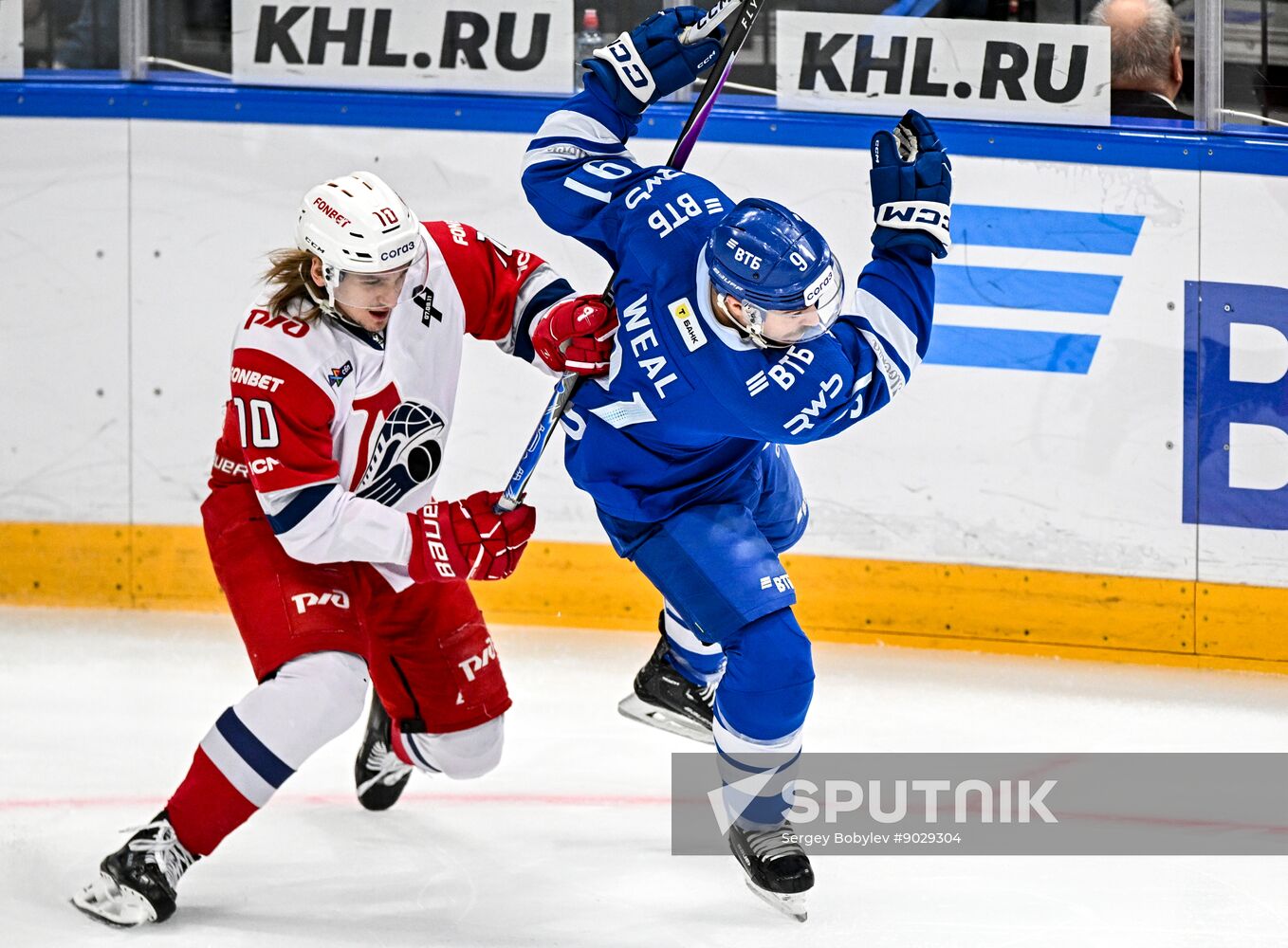 Russia Ice Hockey Kontinental League Dynamo - Lokomotiv