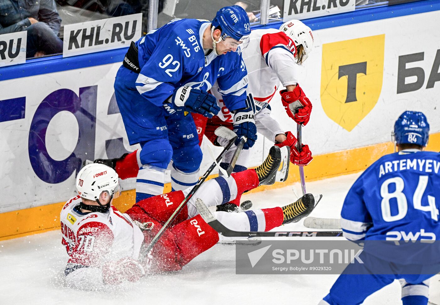 Russia Ice Hockey Kontinental League Dynamo - Lokomotiv