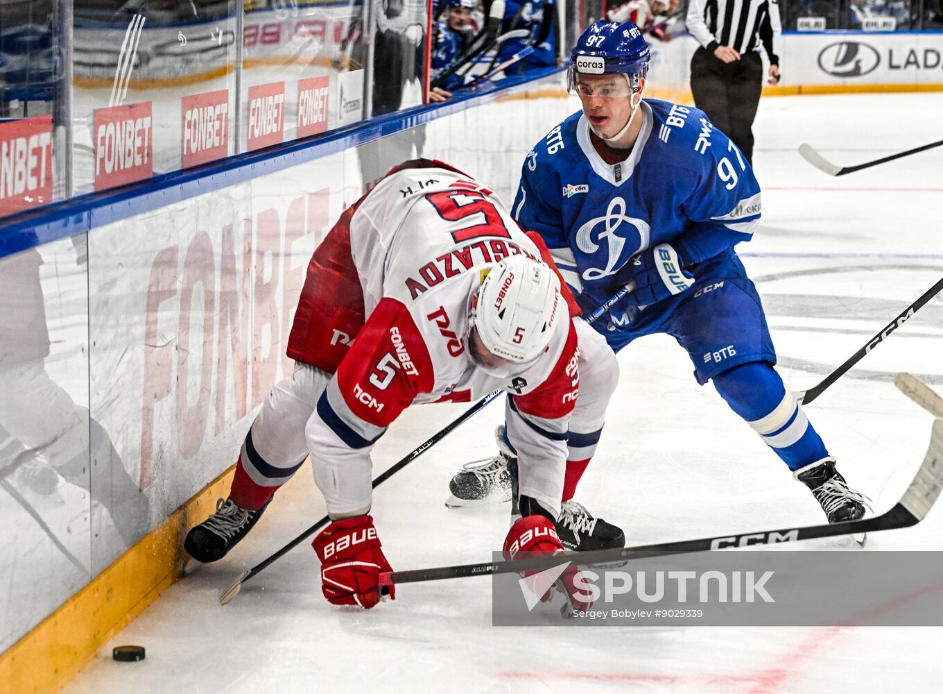 Russia Ice Hockey Kontinental League Dynamo - Lokomotiv
