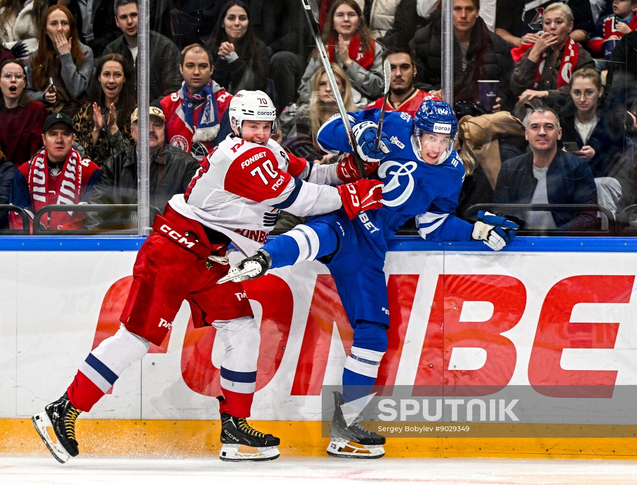 Russia Ice Hockey Kontinental League Dynamo - Lokomotiv