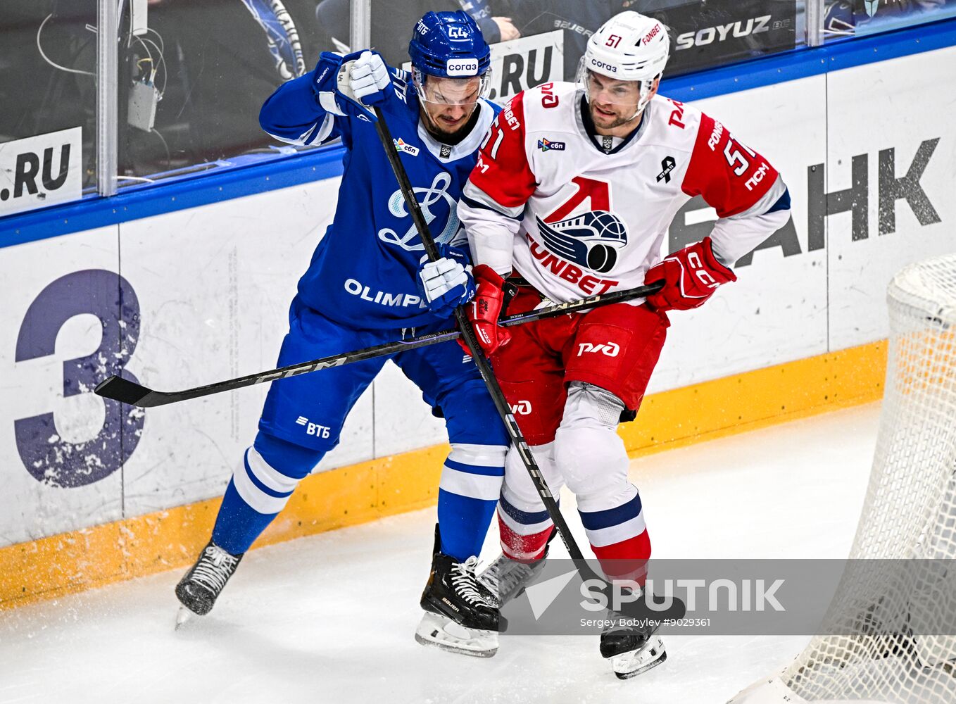 Russia Ice Hockey Kontinental League Dynamo - Lokomotiv