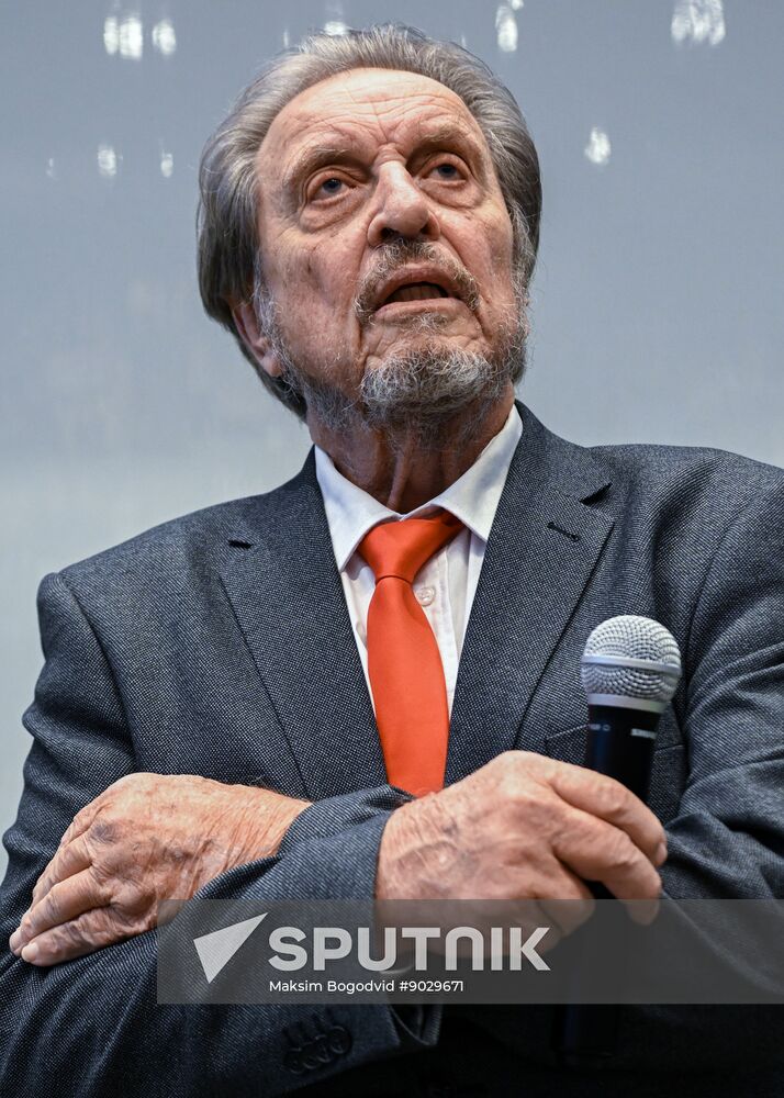 Russia Errol Musk Students