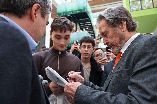 Russia Errol Musk Students