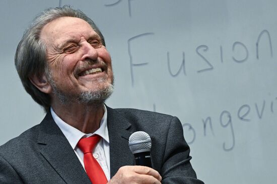 Russia Errol Musk Students