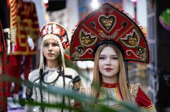 Russia Fashion Traditional Style Collection