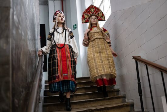 Russia Fashion Traditional Style Collection