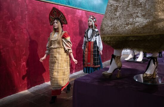 Russia Fashion Traditional Style Collection
