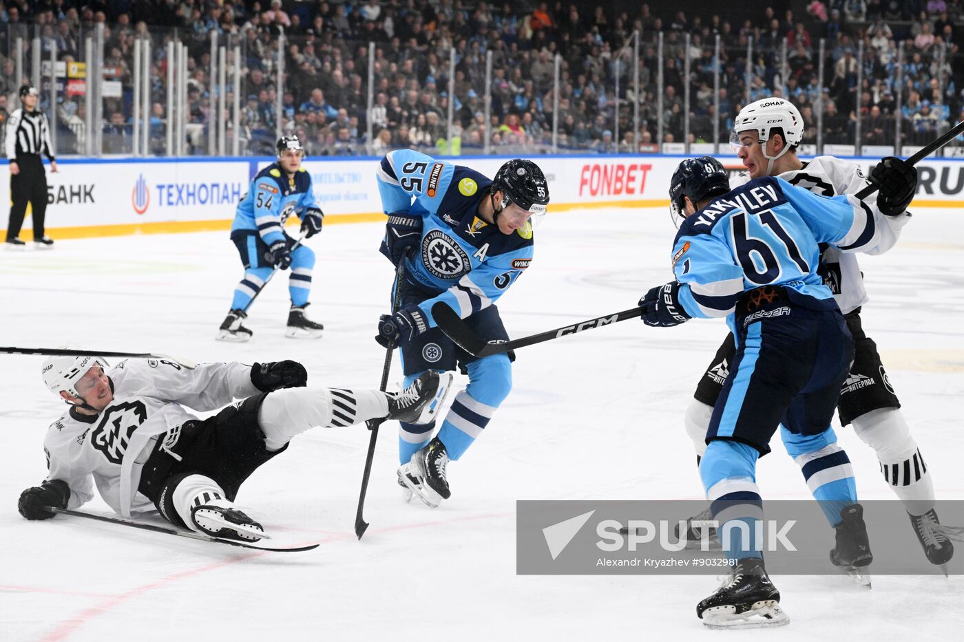 Russia Ice Hockey Kontinental League Sibir - Traktor