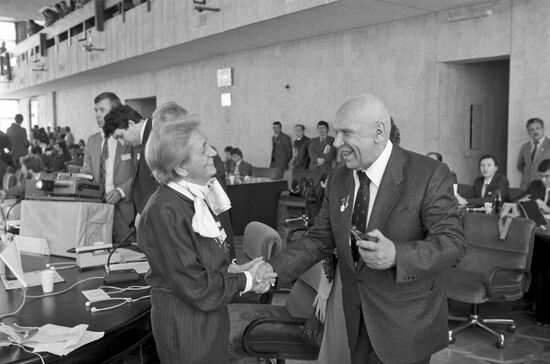 Symposium to mark 50th anniversary of Institute of General Resuscitation of USSR Academy of Medical Sciences