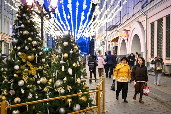 Russia New Year Season Preparations