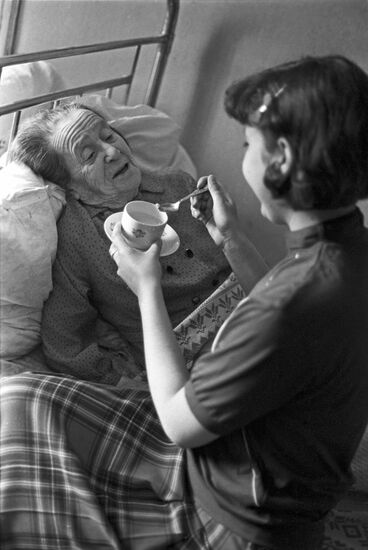 Assisting single senior citizens in Moscow free of charge